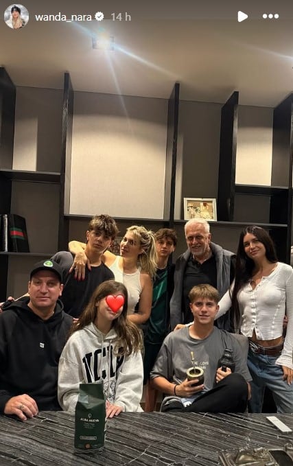 Maxi López y Wanda Nara junto a sus hijos