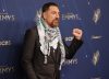 Javier Bardem, con un pañuelo palestino en los Emmy: “Hay que denunciar el genocidio de Israel en Gaza”