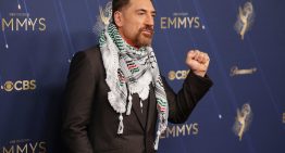 Javier Bardem, con un pañuelo palestino en los Emmy: “Hay que denunciar el genocidio de Israel en Gaza”