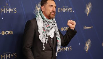 Javier Bardem, con un pañuelo palestino en los Emmy: “Hay que denunciar el genocidio de Israel en Gaza”