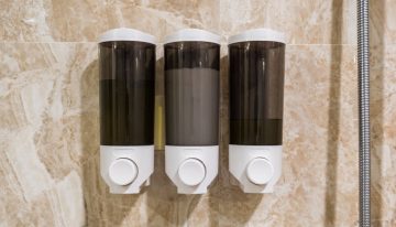 Bienestar de hotel en tu baño: fichamos el dispensador de jabón de estética elegante que no necesita taladro