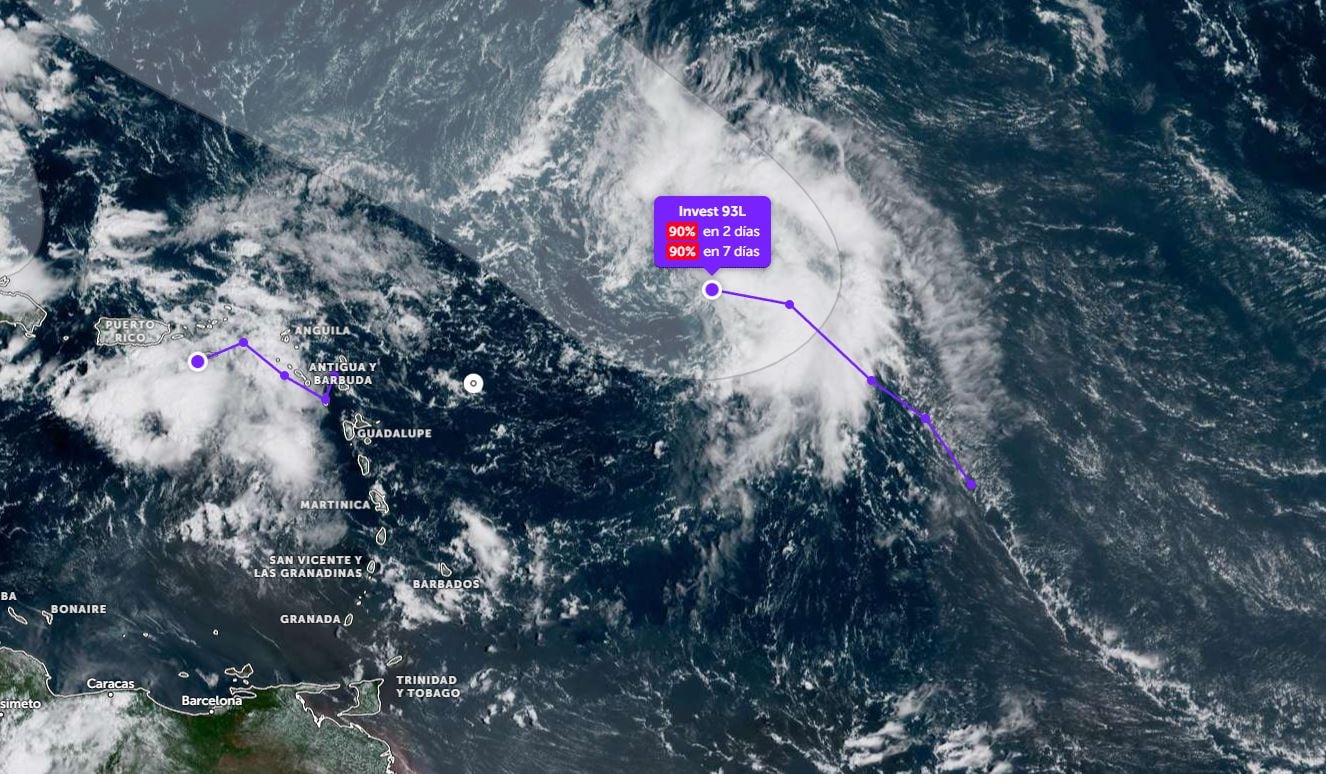 Invest 93L, descrito como un área alargada de baja presión, muestra un patrón más organizado con incremento en la actividad de lluvias y tormentas eléctricas