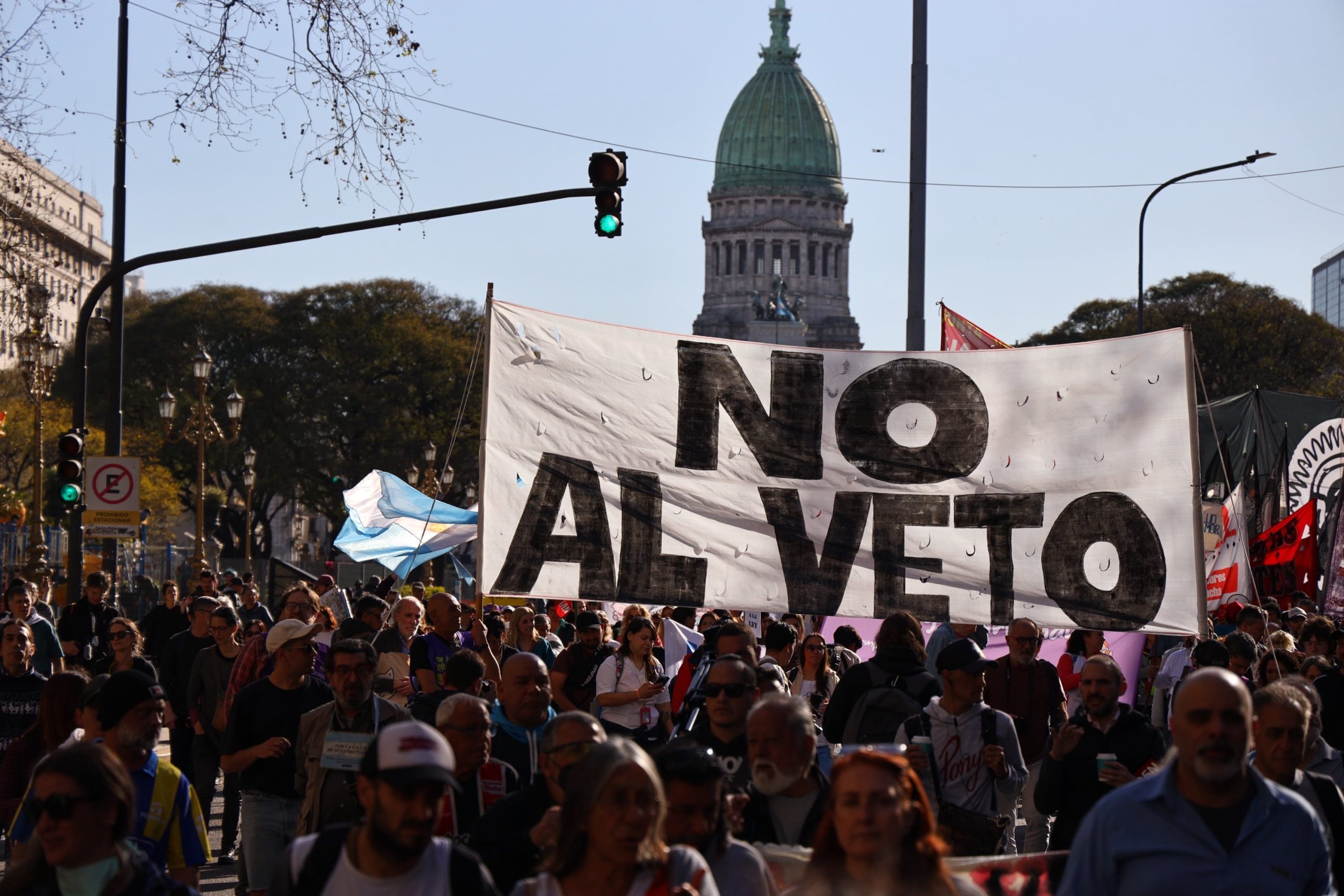 Marcha en defensa del Garrahan y por el aumento presupuestario a la a universidades de parte de gremios y otras organizaciones sociales y políticas. Van desde el Congreso a la Plaza de Mayo donde cerrarán con un acto
