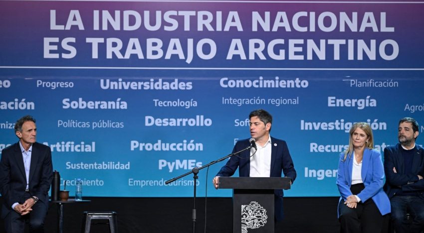Sin un gran acto de cierre: Kicillof apuesta a pequeños encuentros por sección en la recta final de la campaña