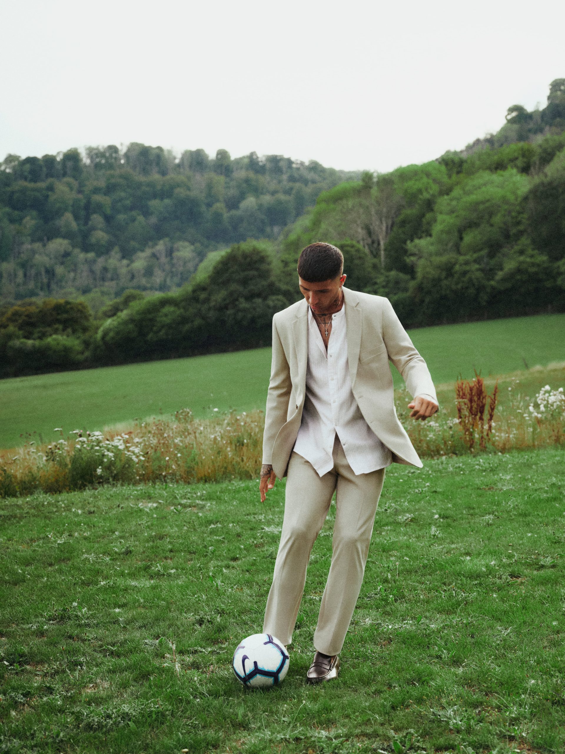 Enzo Fernández, entre la moda y el fútbol. (Foto: Josefina Bietti/Equus)
