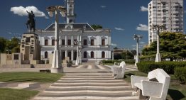 Escapada: la ciudad bonaerense que sorprende por la obra de un genial arquitecto