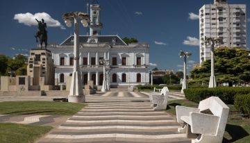 Escapada: la ciudad bonaerense que sorprende por la obra de un genial arquitecto