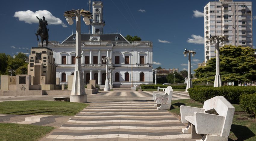 Escapada: la ciudad bonaerense que sorprende por la obra de un genial arquitecto