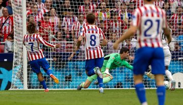 El Atlético destroza al Madrid y da la campanada en el derbi