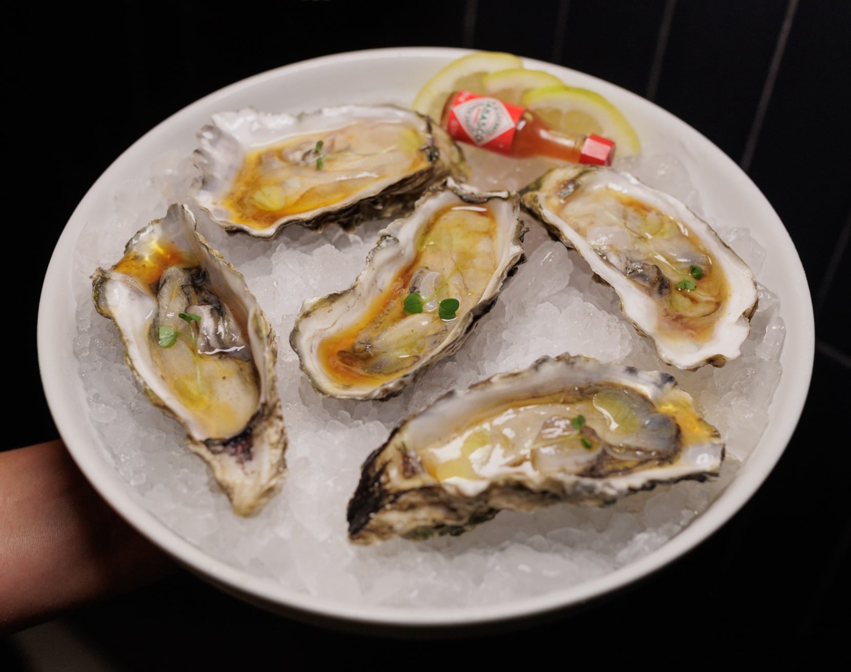 Las ostras son el plato estrella de Pasaje Victoria