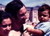 A los 78, la “madre” de Casciari sube a escena para hablar de los hombres de su vida: “La vida tarda, pero si no aflojás, te cumple”