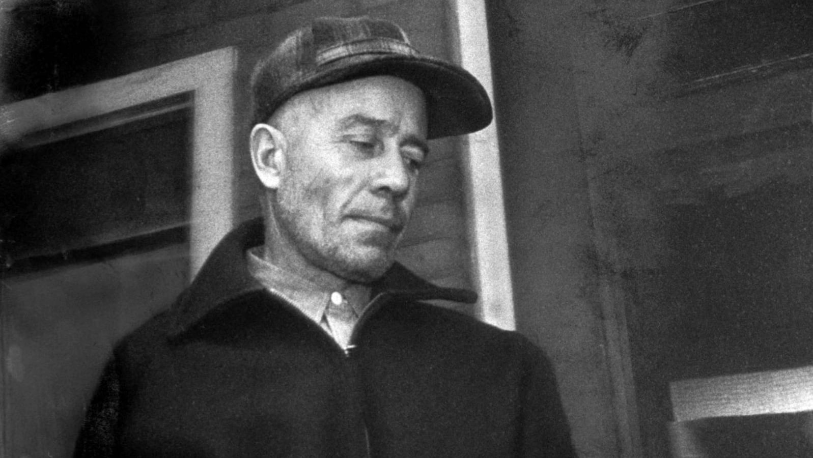 Ed Gein murió por insuficiencia respiratoria el 26 de julio de 1984. (Foto: Biography)