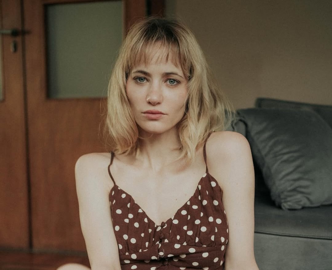 Clara comenzó su carrera artística con pequeños papeles y castings, y desde 2015 participó en varios films y series.