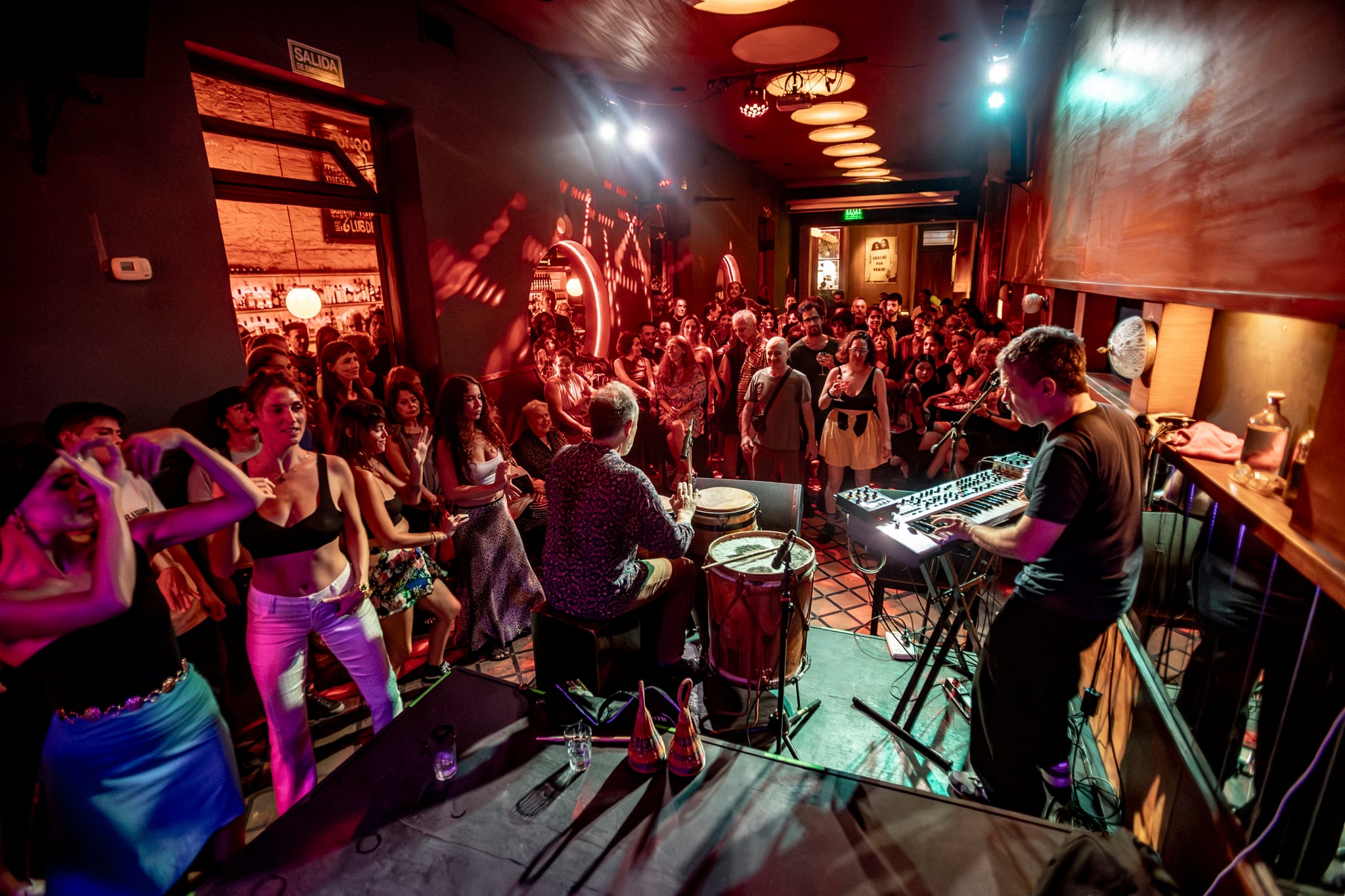 Congo se define como un club cultural en el que convergen gastronomía, coctelería y una nutrida programación musical