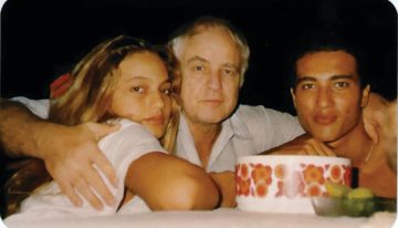 Tiene 35 años. Nieto de un ícono del mundo del espectáculo, vivió una dura infancia, triunfó como modelo y se dedicó a la medicina