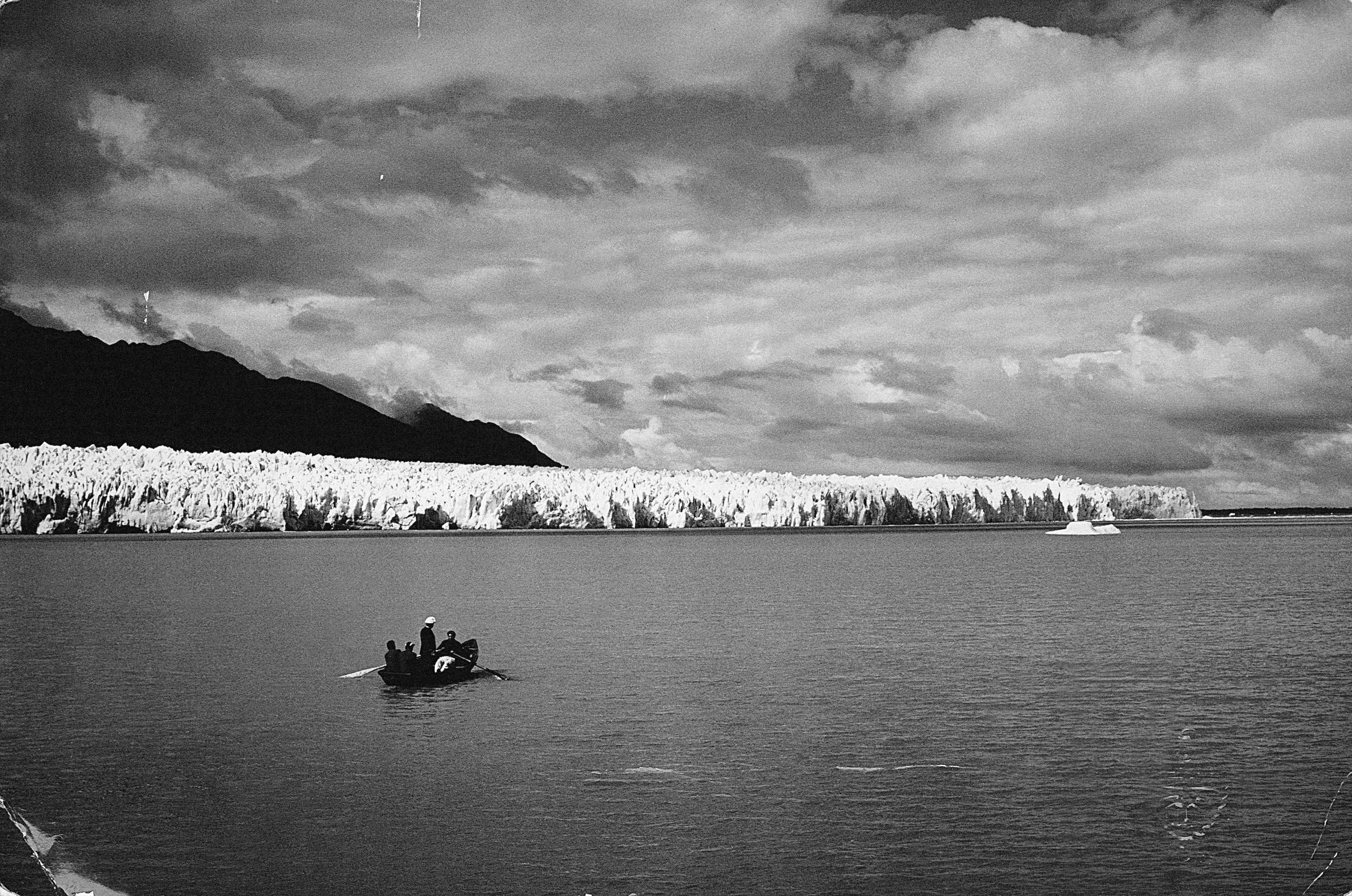 En 1899, mientras cada punto geográfico podía inclinar la balanza diplomática, bautizar “Perito Moreno” al glaciar fue, además de justo, bastante estratégico