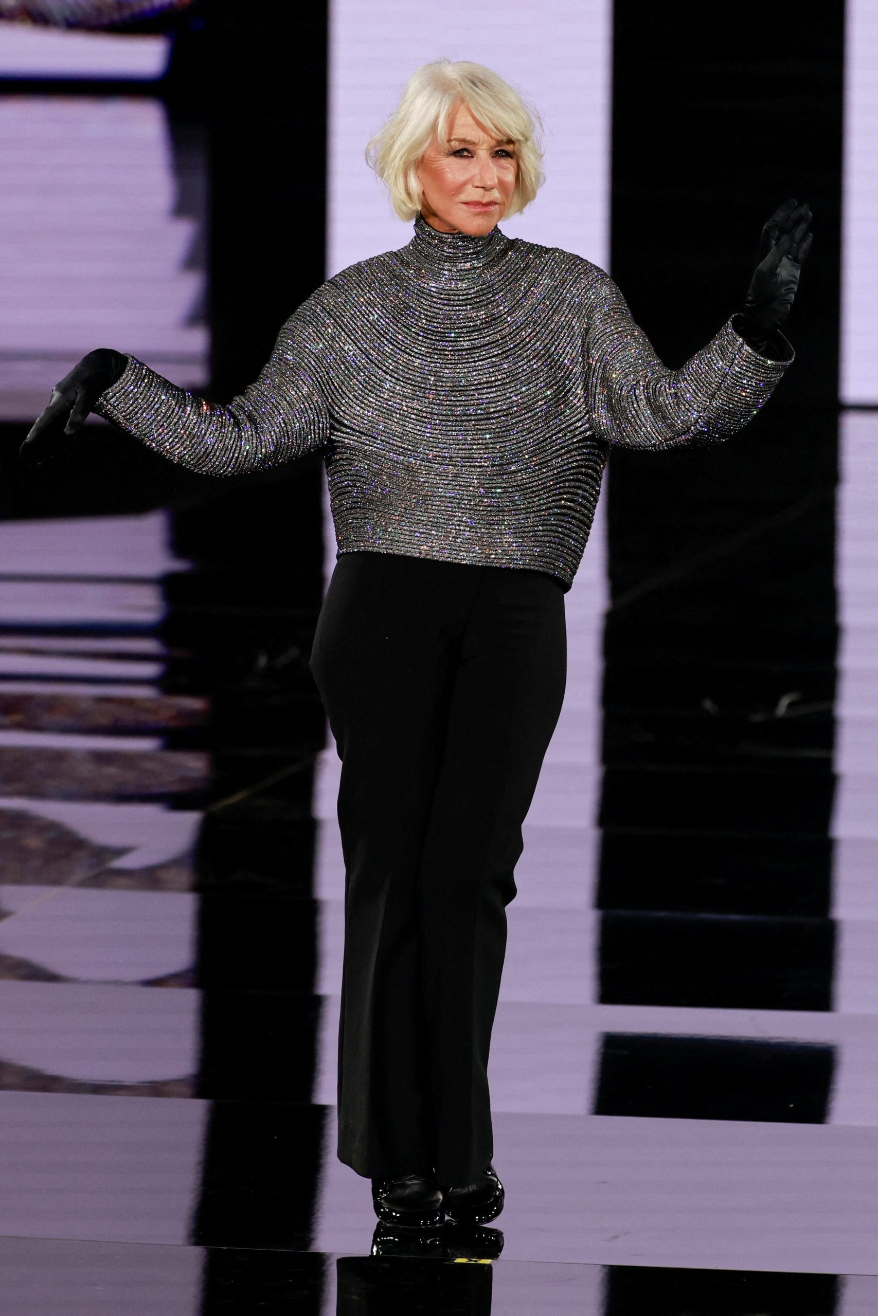 Helen Mirren volvió a la pasarela. (Foto: REUTERS/Stephanie Lecocq)