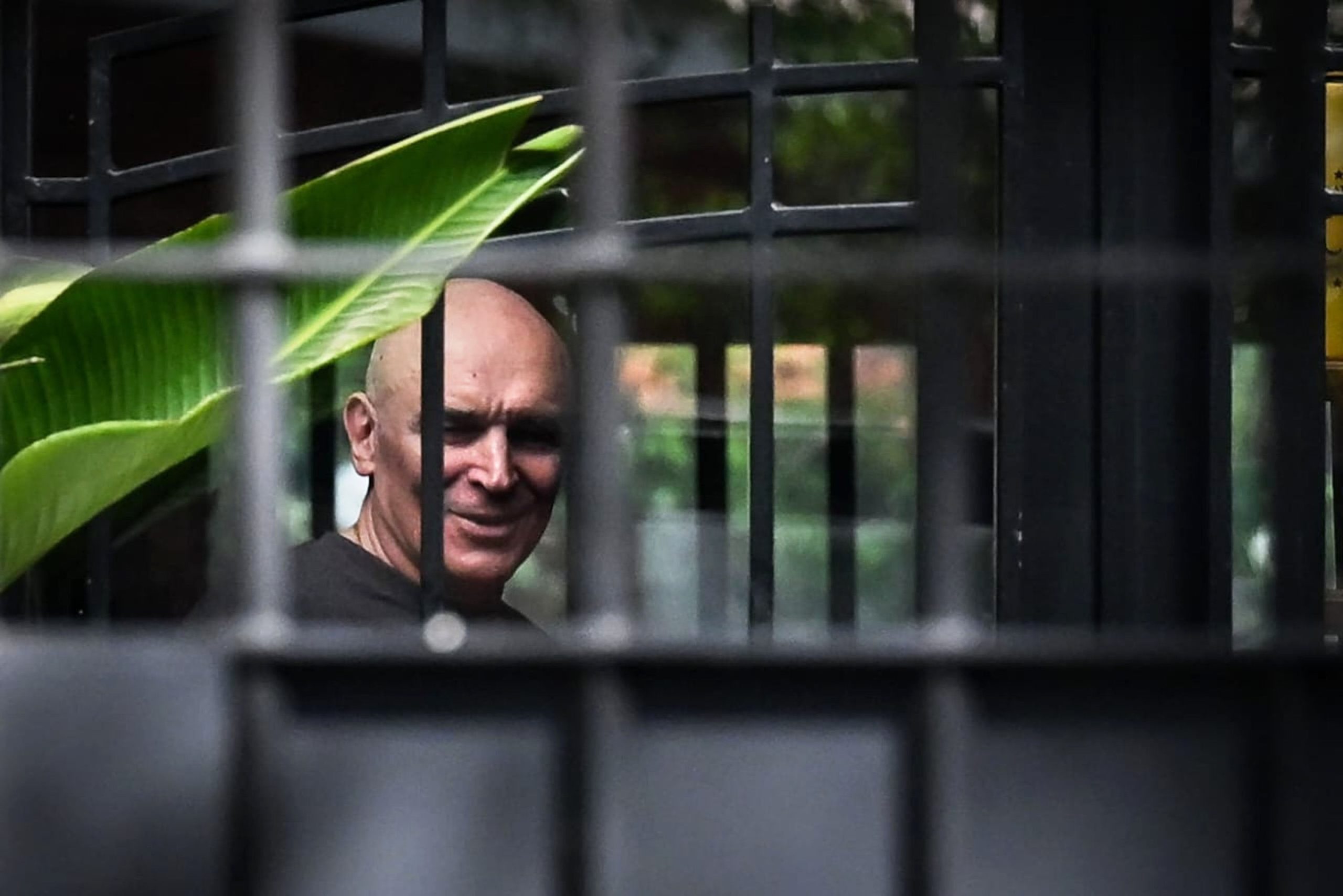 El diputado José Luis Espert durante el allanamiento en su casa de Beccar, la semana pasada