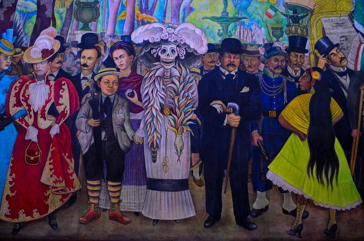 En Sueño de una tarde dominical en la Alameda Central, la Catrina se encuentra en medio de Diego Rivera y José Guadalupe Posada (Wikimedia Commons/Tanke67)