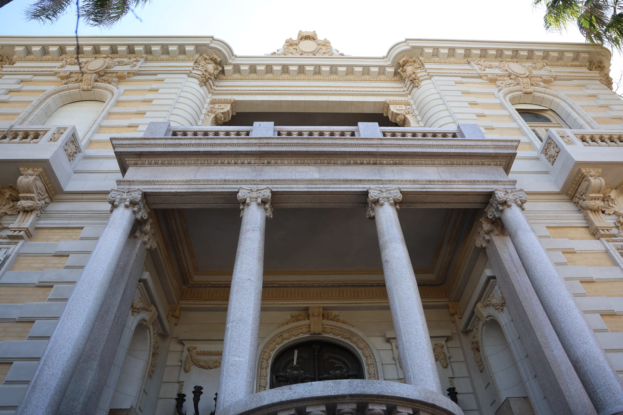 Recorrida por la construcción histórica, que está en plena restauración, del Palacio Ceci