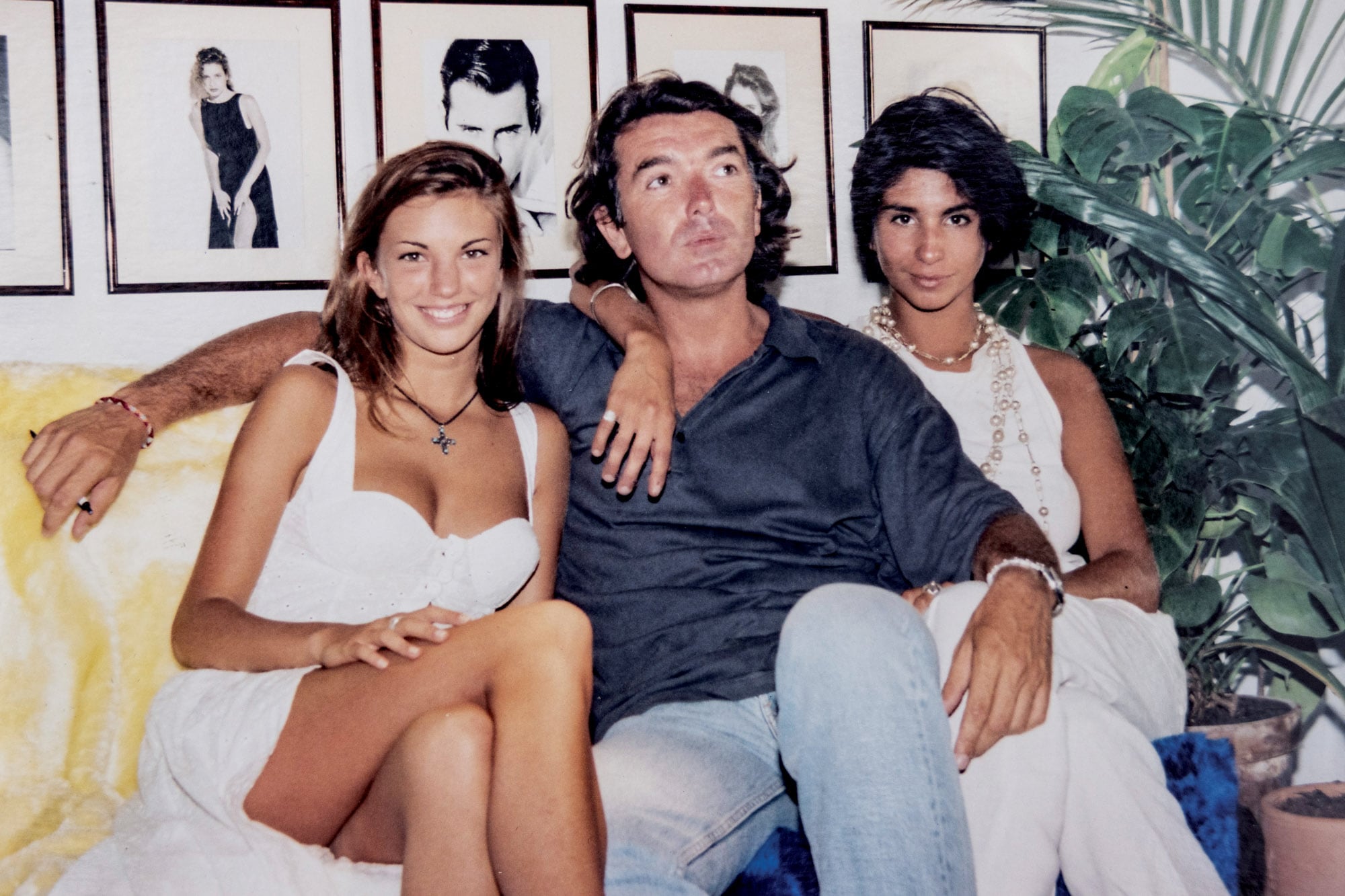 El manager con dos de sus modelos más importantes, que aún son sus grandes amigas, Deborah de Corral y Carolina Peleritti