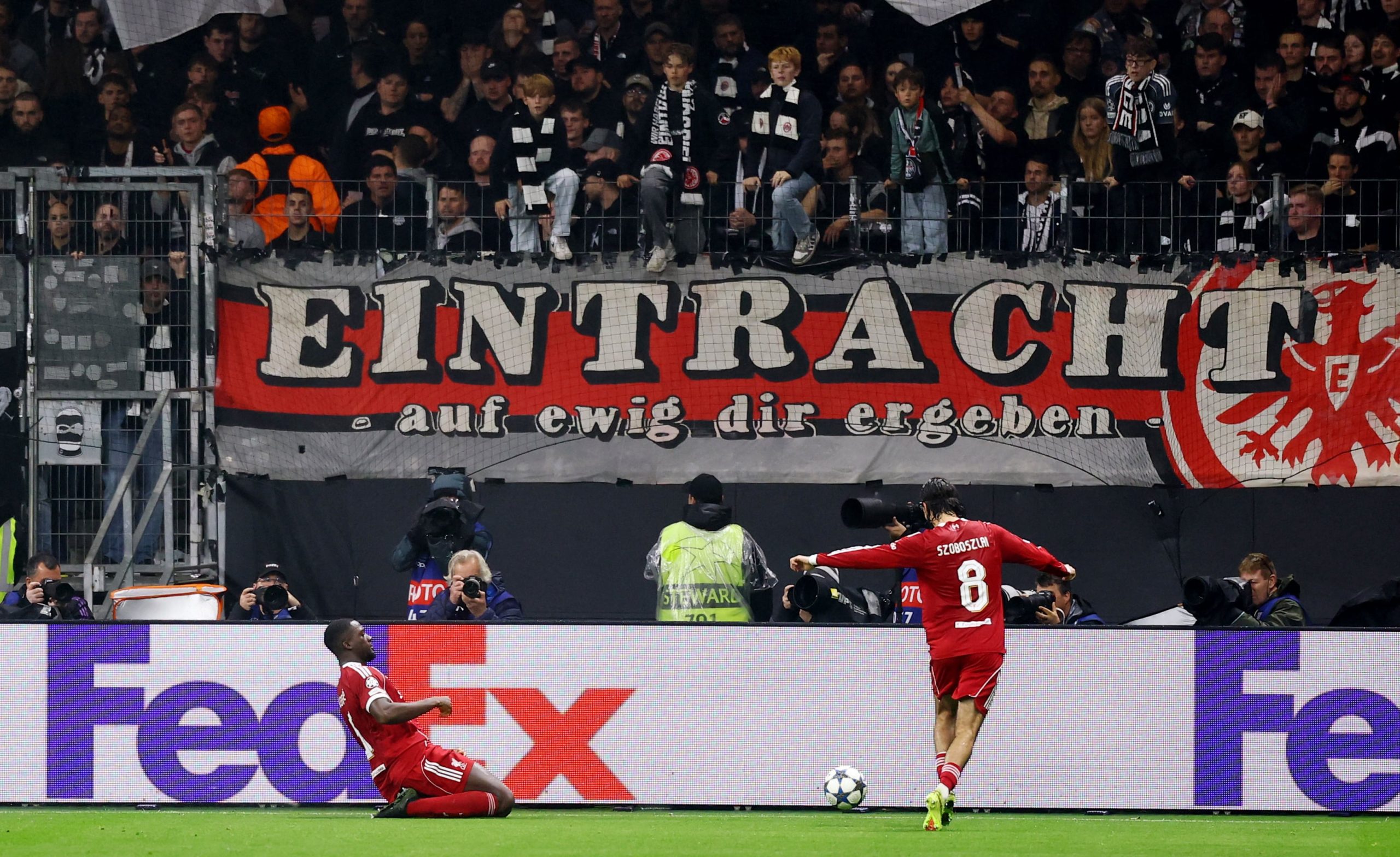 E. Frankfurt vs Liverpool por la fecha 3 de la Champions League del 2025.