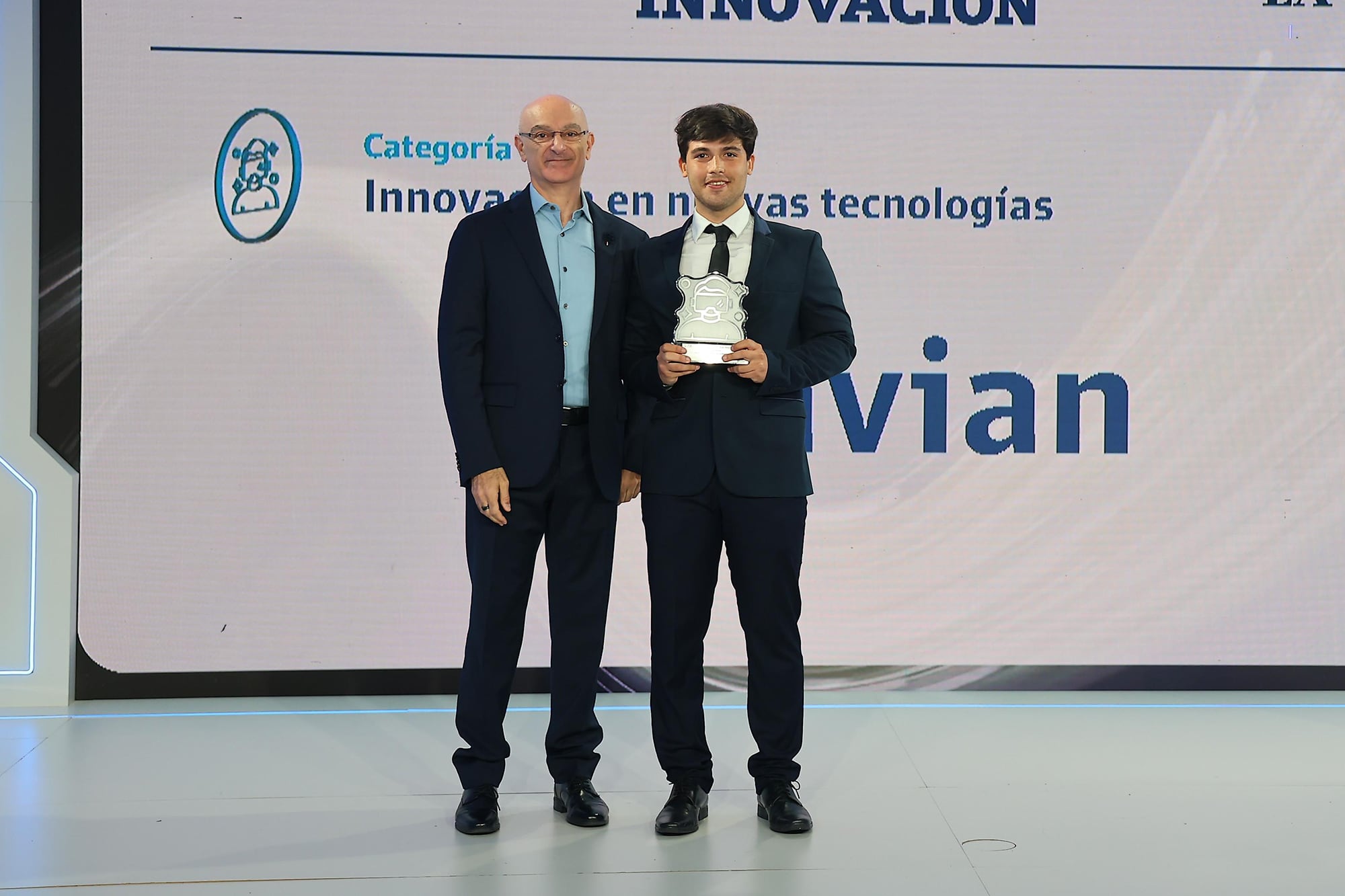 Hatum junto a Lucciano Mannelli, uno de los fundadores de Navian