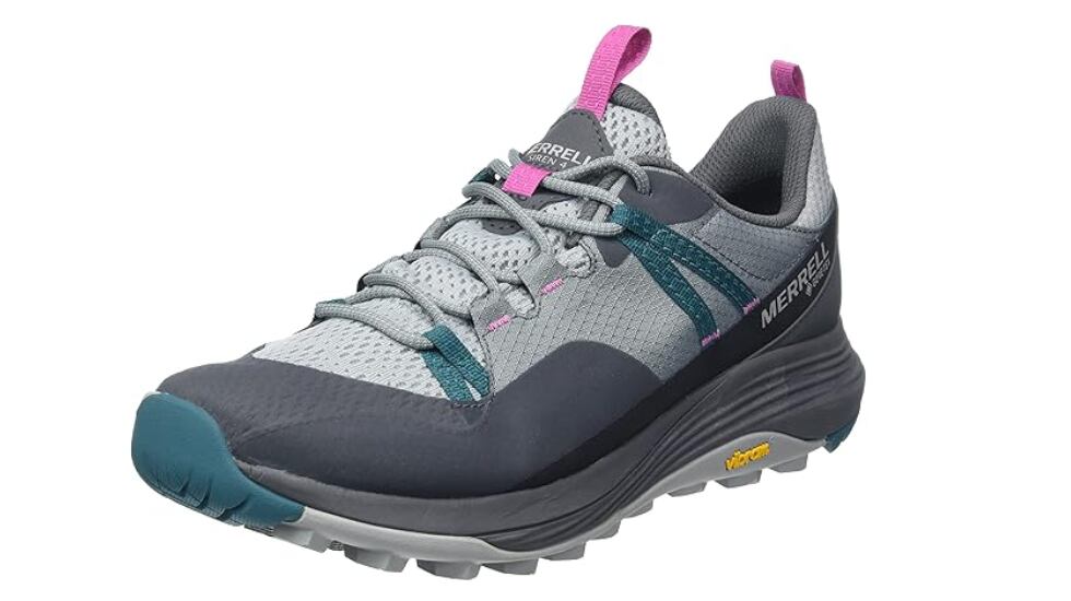 Zapatillas de running impermeables para mujer de la marca Merrell.