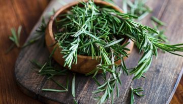 Dónde colocar hojas de romero en tu casa para atraer la abundancia, según el Feng Shui