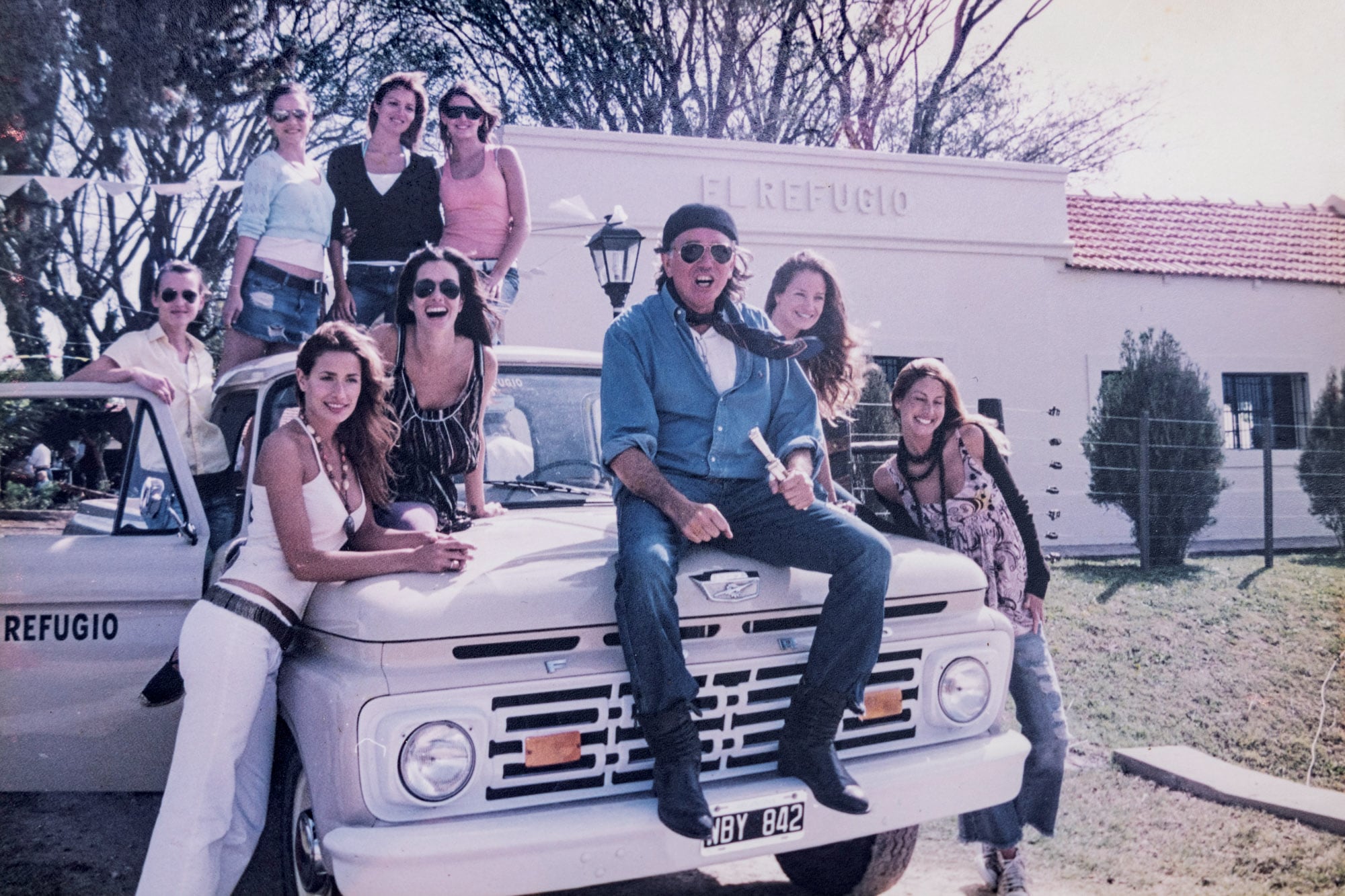 Cuando cumplió 50, en “El Refugio”, su chacra de Entre Ríos, con algunas chicas de su agencia: Carolina Gimbutas, Luz Cipriota, Ivonne Senac, Ivanna Saccani, Florencia Gómez Córdoba, Roxana Zarecki y Soledad Solaro. Este año, por primera vez, Pancho no festejó su cumpleaños, que fue el 26 de septiembre pasado. “Pero ya lo haré”, promete