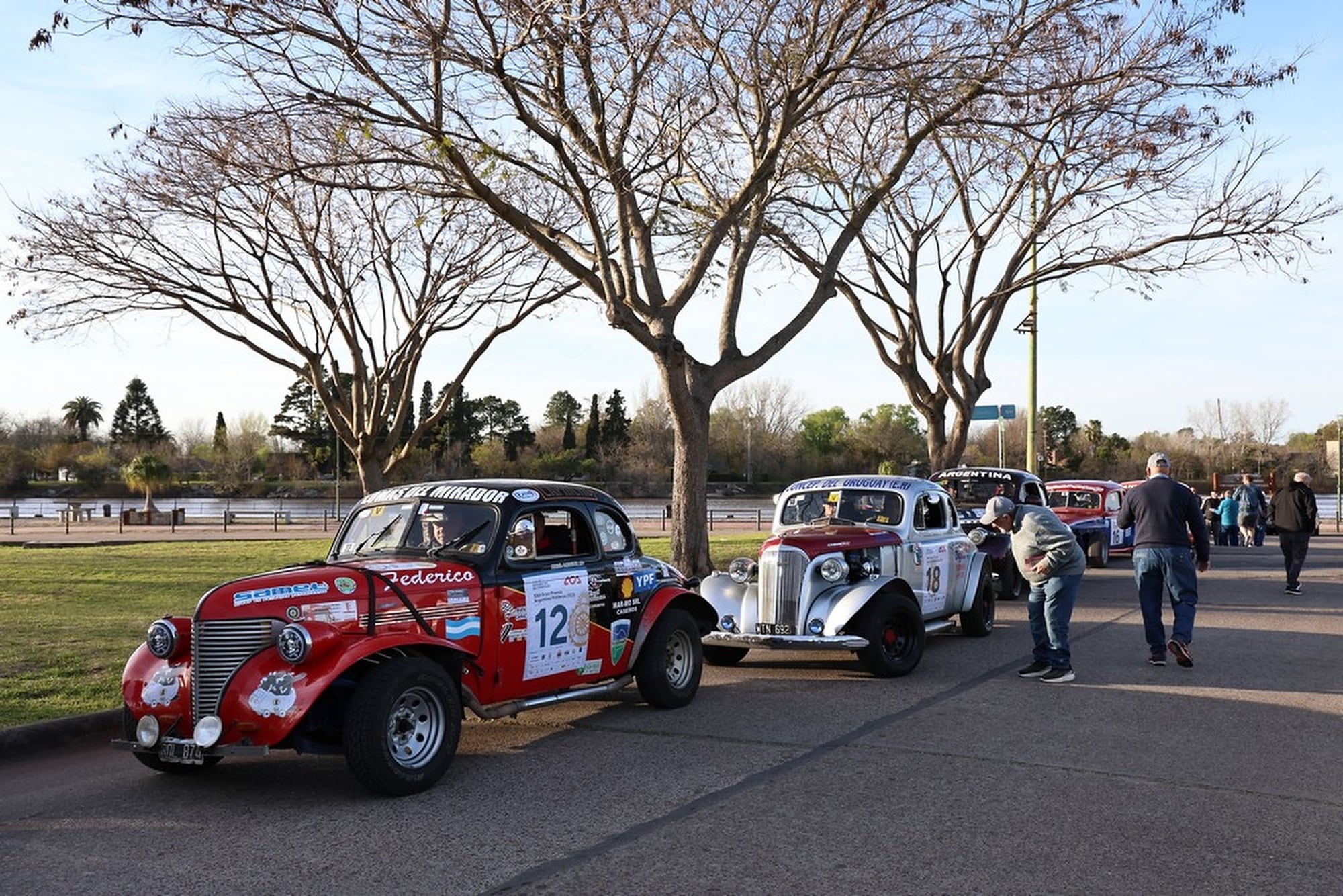 Nunca faltan, y nunca dejan de atraer atención: a sus 85 y más años, las cupecitas Chevrolet y Ford siguen siendo lo más llamativo del gran premio.