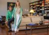 Abre las puertas de su casa. Soledad Costantini, editora y directora del Malba Literatura, posa junto a su marido, Eugenio Aguirre