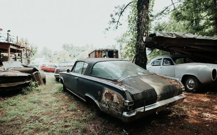 Este es el cementerio de autos clásicos más grande del mundo y se puede visitar