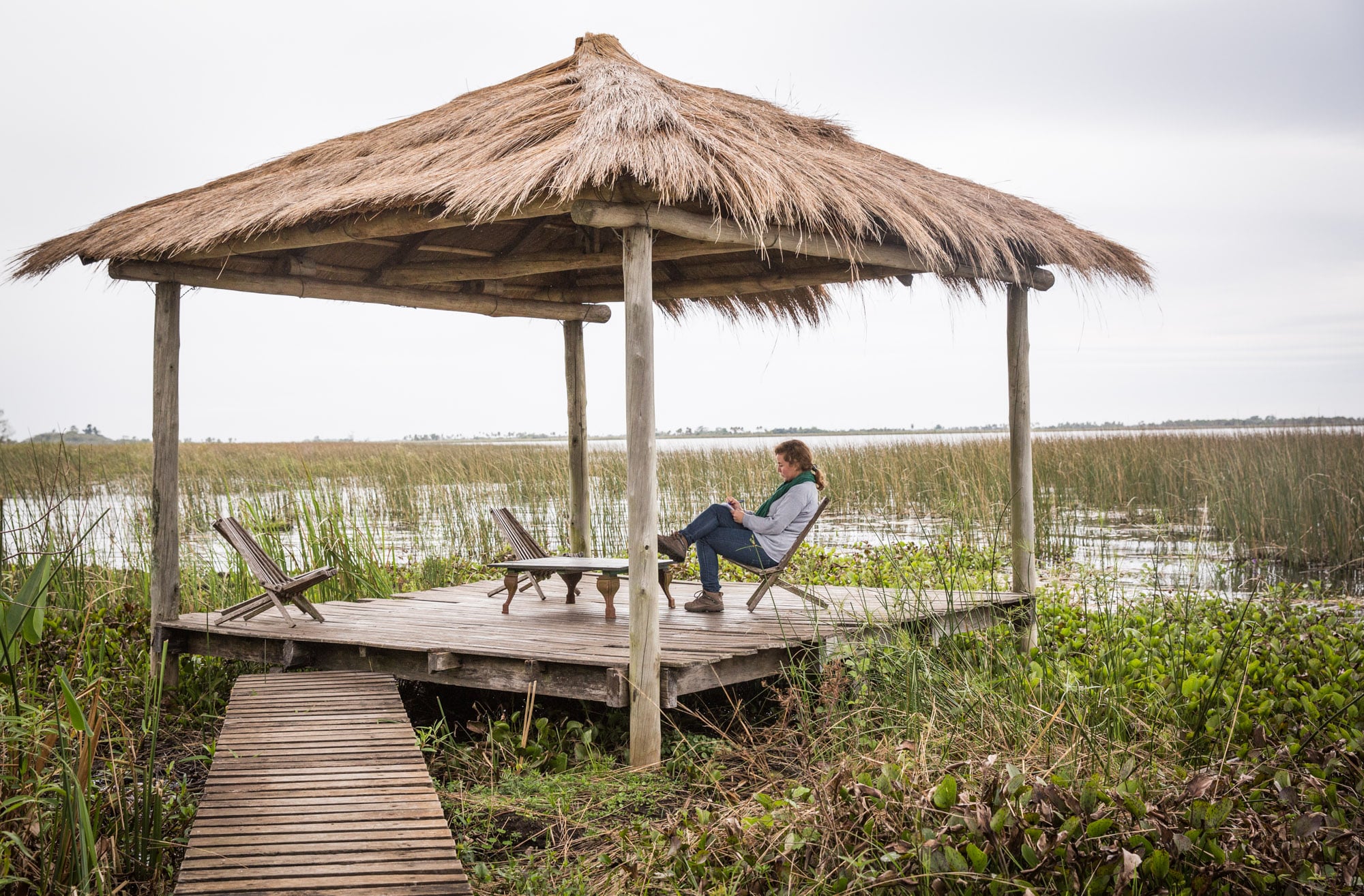 Santa Ana del Iberá tiene un deck sobre la laguna