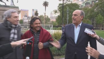 En medio de la polémica por Espert, Milei presenta su libro con un show y acompañado de sus ministros