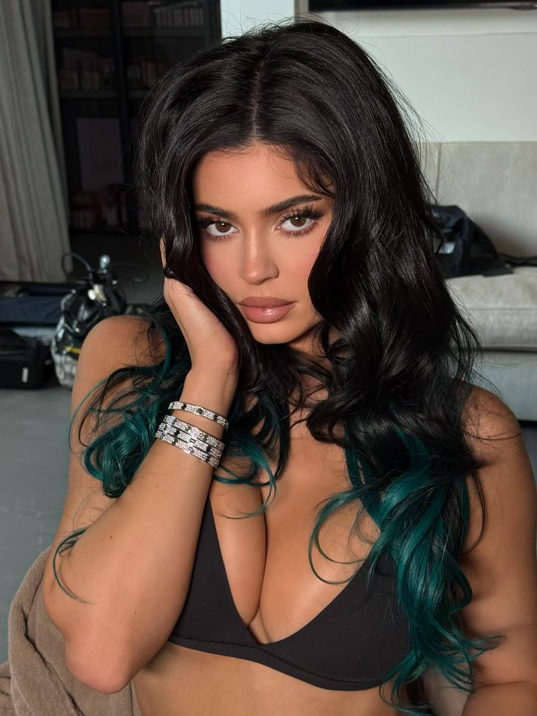 Kylie Jenner arrasó con su look. (Foto: Instagram/@kyliejenner).