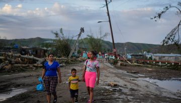 Es cubana, vive en Miami y muestra con dolor cómo quedó su casa natal en la isla tras el paso del huracán Melissa