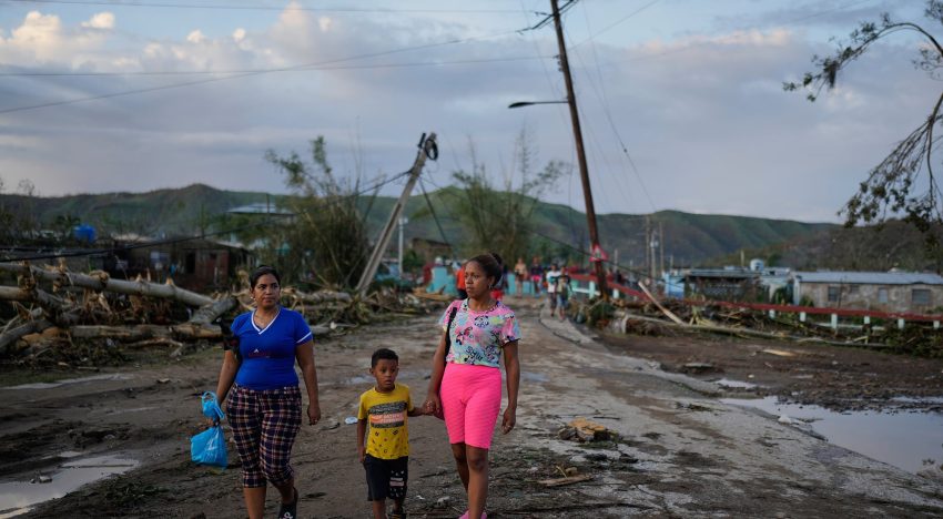 Es cubana, vive en Miami y muestra con dolor cómo quedó su casa natal en la isla tras el paso del huracán Melissa