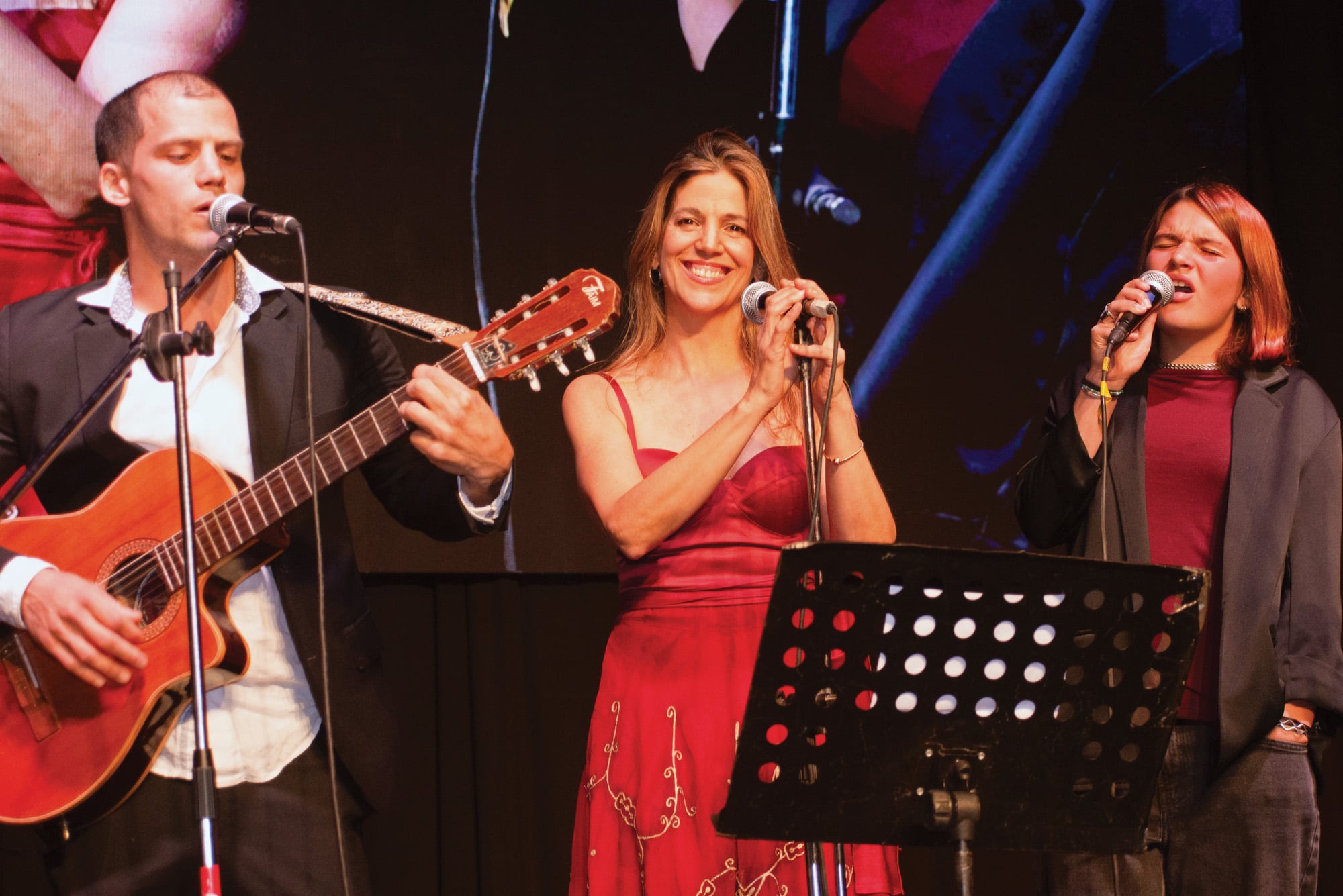 Tomas Fillol y Agustina García Mansilla dieron un show increíble con un repertorio de canciones clásicas