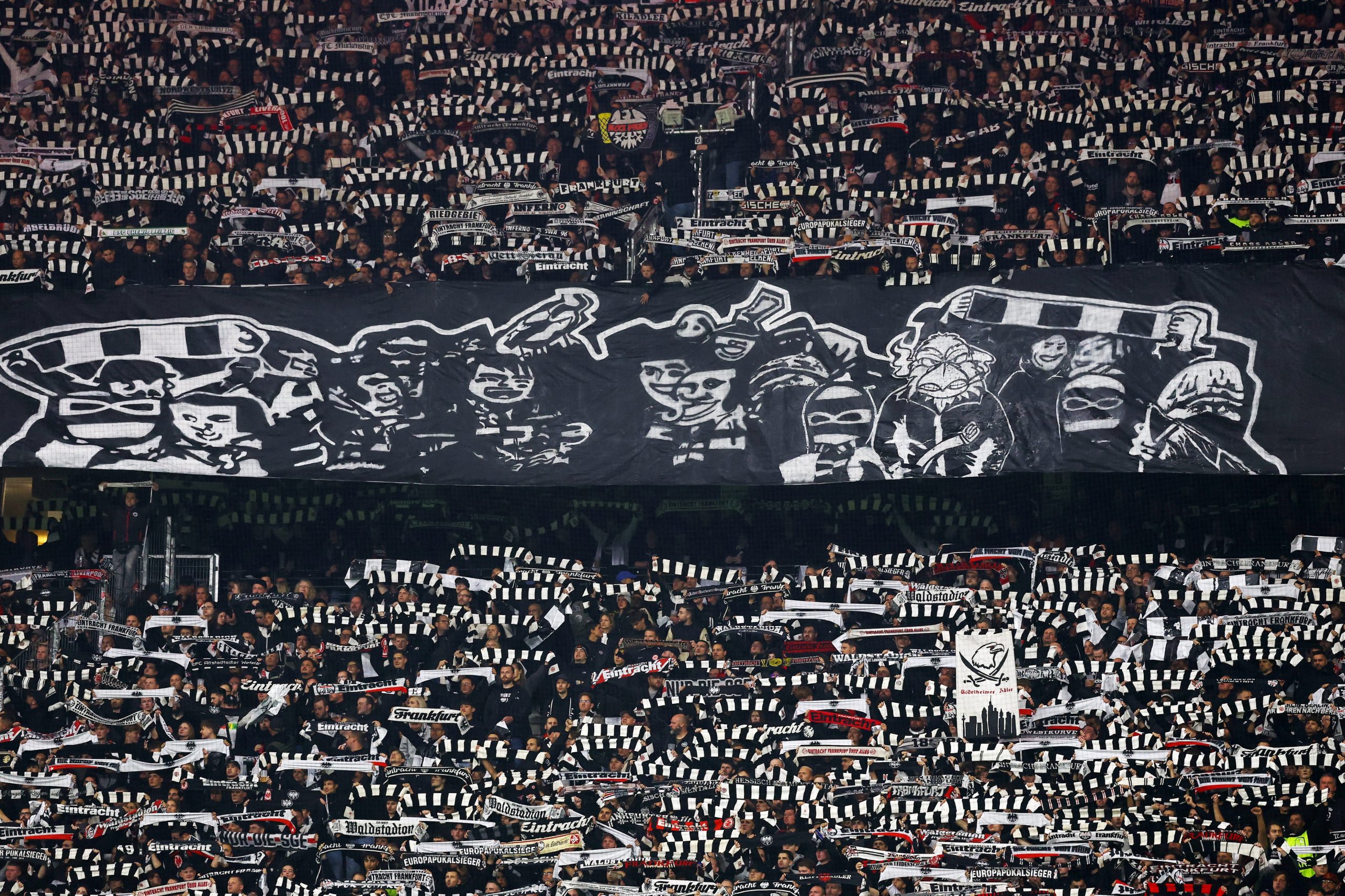 E. Frankfurt vs Liverpool por la fecha 3 de la Champions League del 2025.