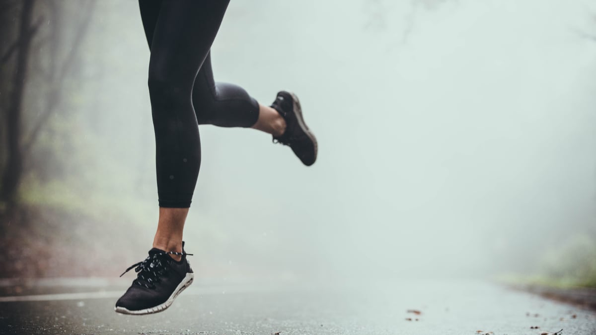 Invierte en calzado deportivo impermeable para el otoño y el invierno.