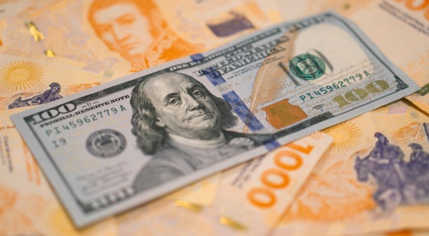 Suben hasta 50% las acciones y los bonos argentinos en el exterior y el dólar baja fuerte