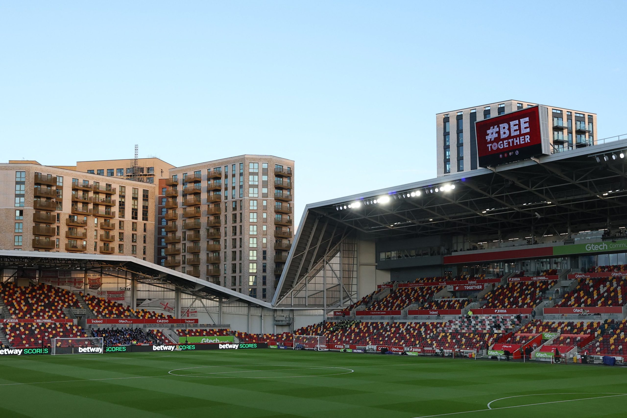 Brentford vs Liverpool por la fecha 9 de la Premier League del 2025.