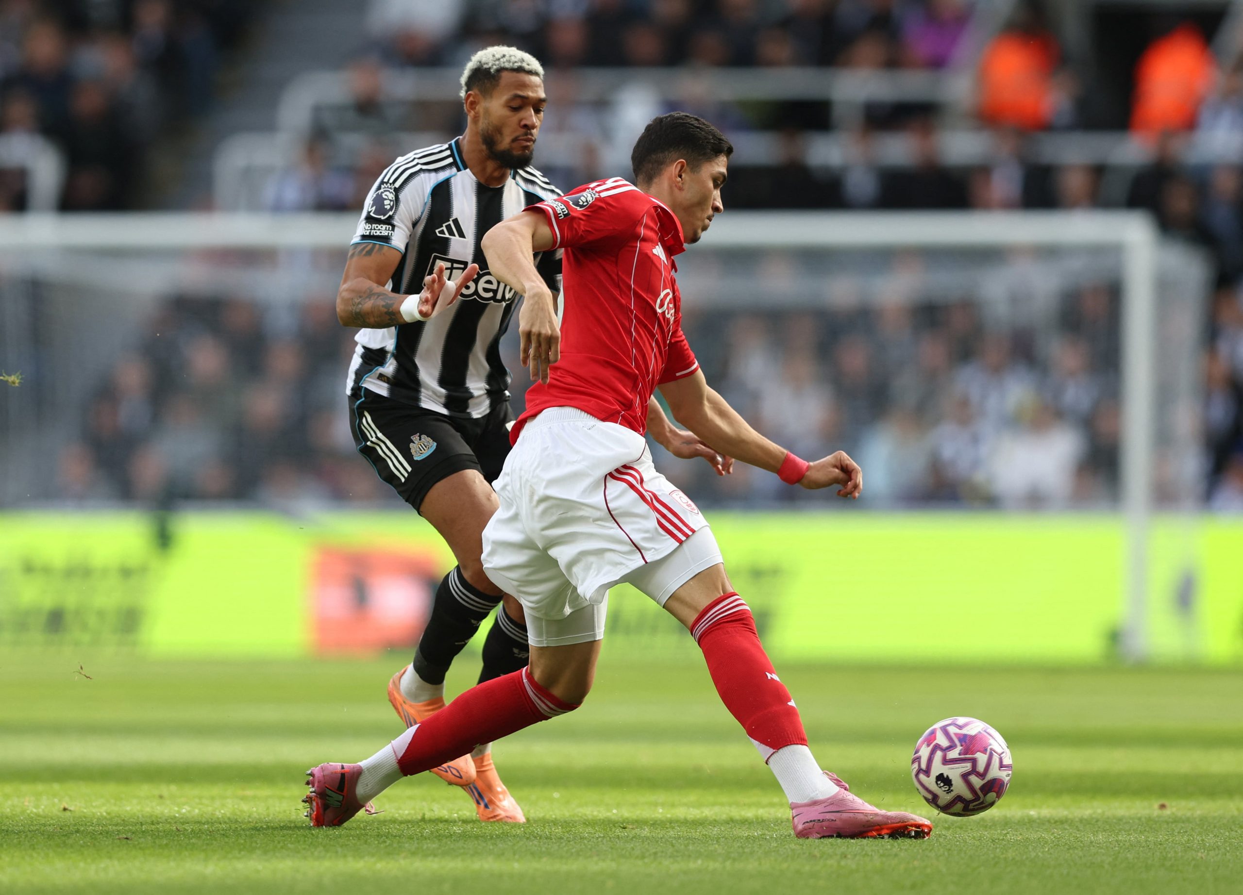 Newcastle vs Nottingham por la fecha 7 de la Premier League del 2025.