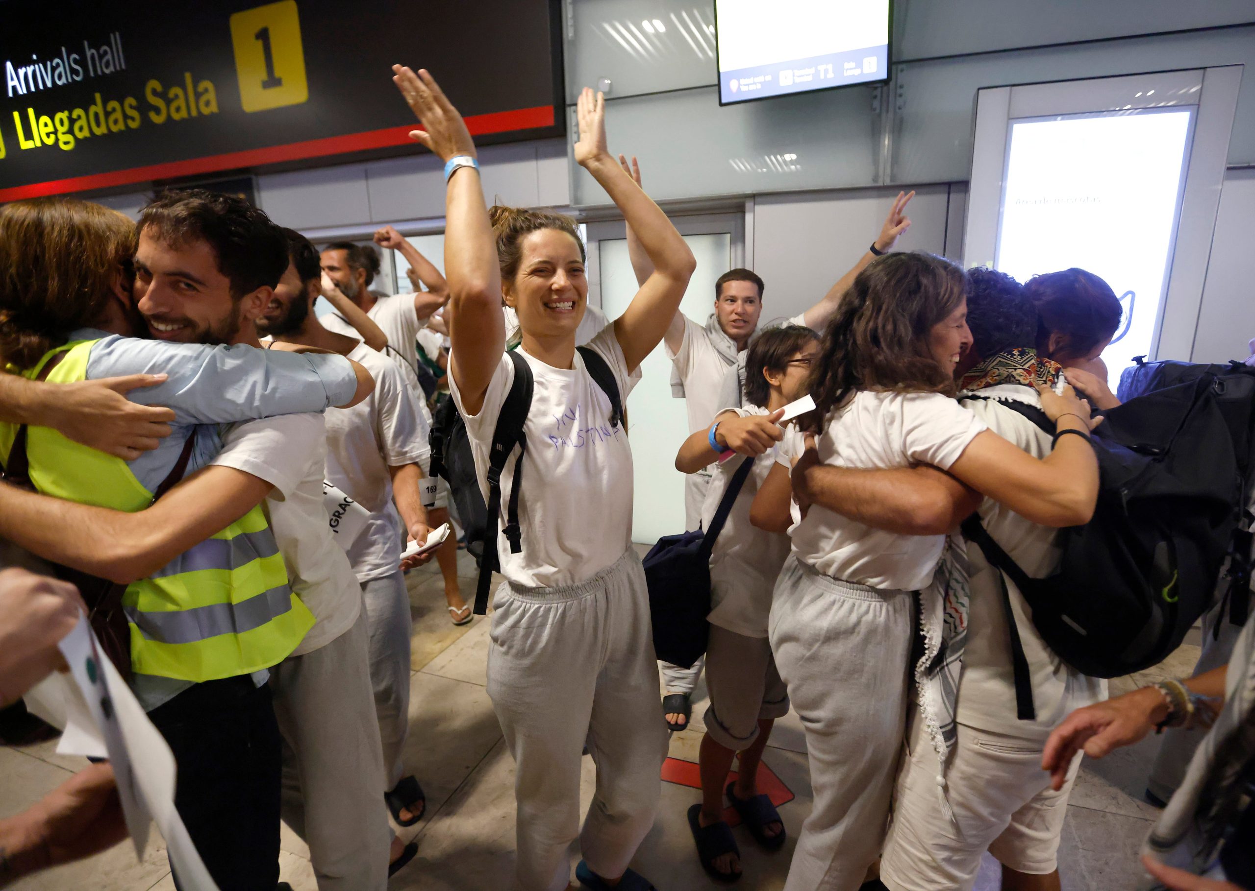 Llegada de los activistas españoles que formaban parte de la Flotilla cuando llegaron a Madrid el pasado domingo.