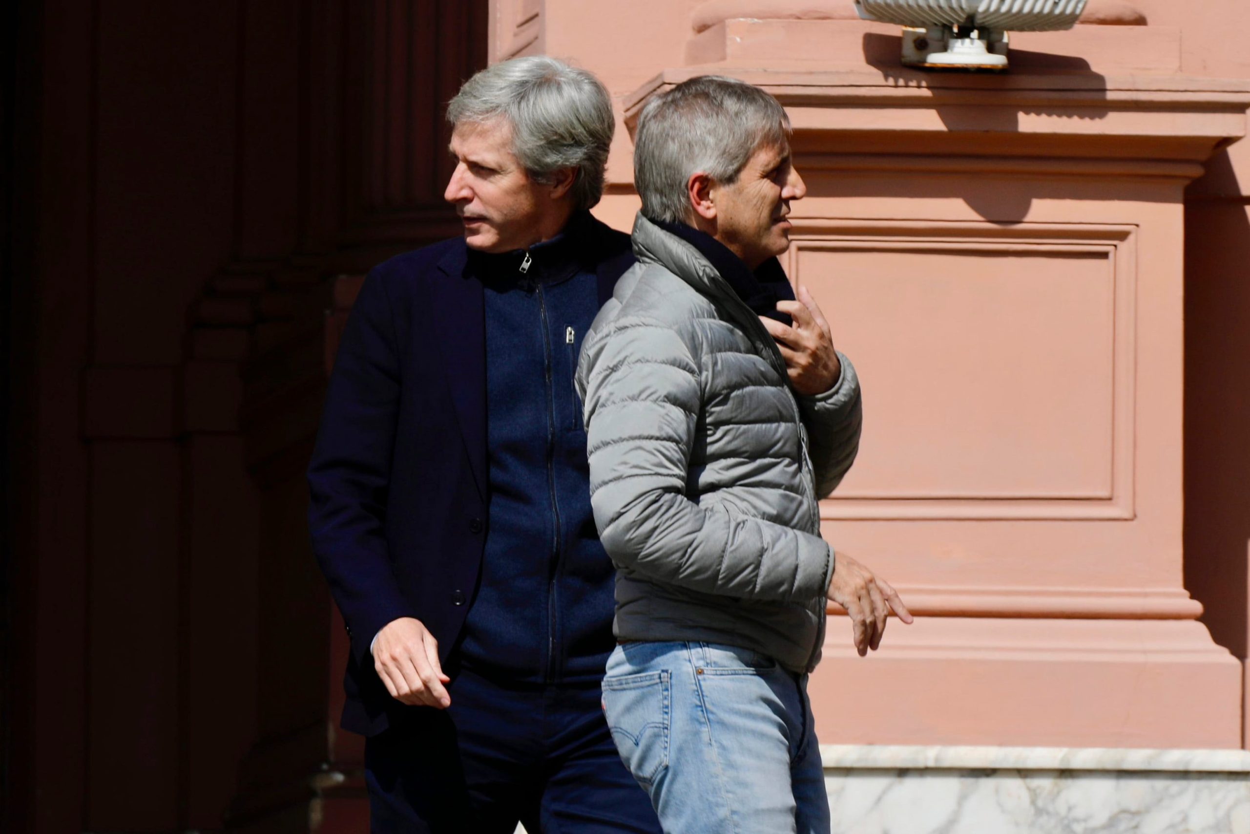 Santiago Bausili, el presidente del Banco Central; y el ministro de Economía, Luis Caputo