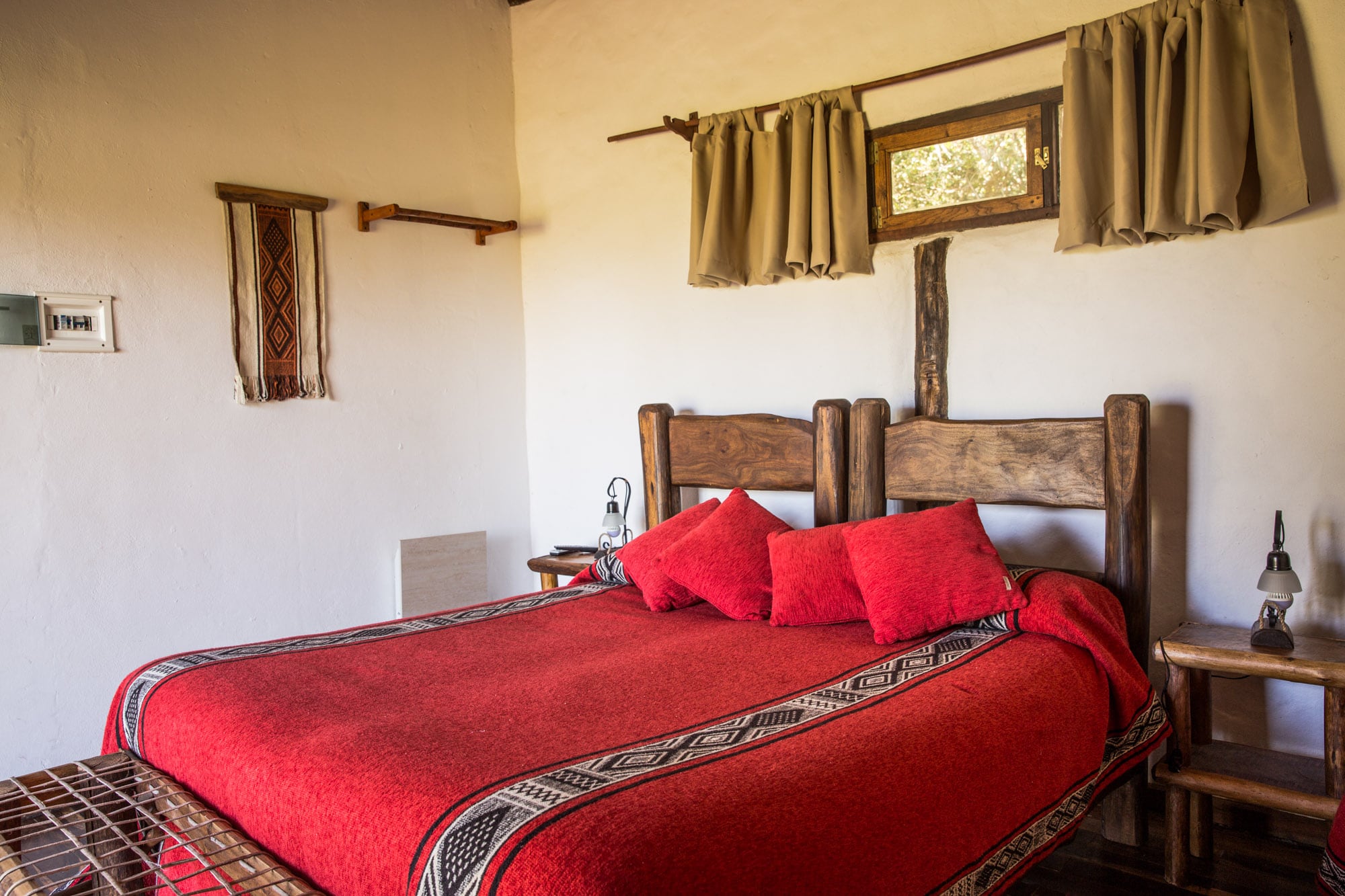 Una de las siete habitaciones rústicas, pero dotadas de todo el confort