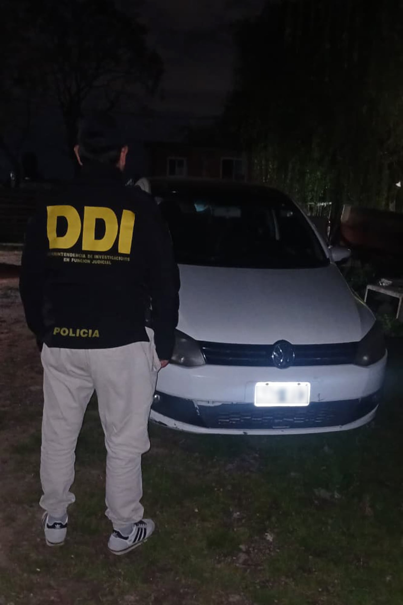 El auto que habría sido utilizado de apoyo cuando trasladaban a las víctimas a Florencio Varela