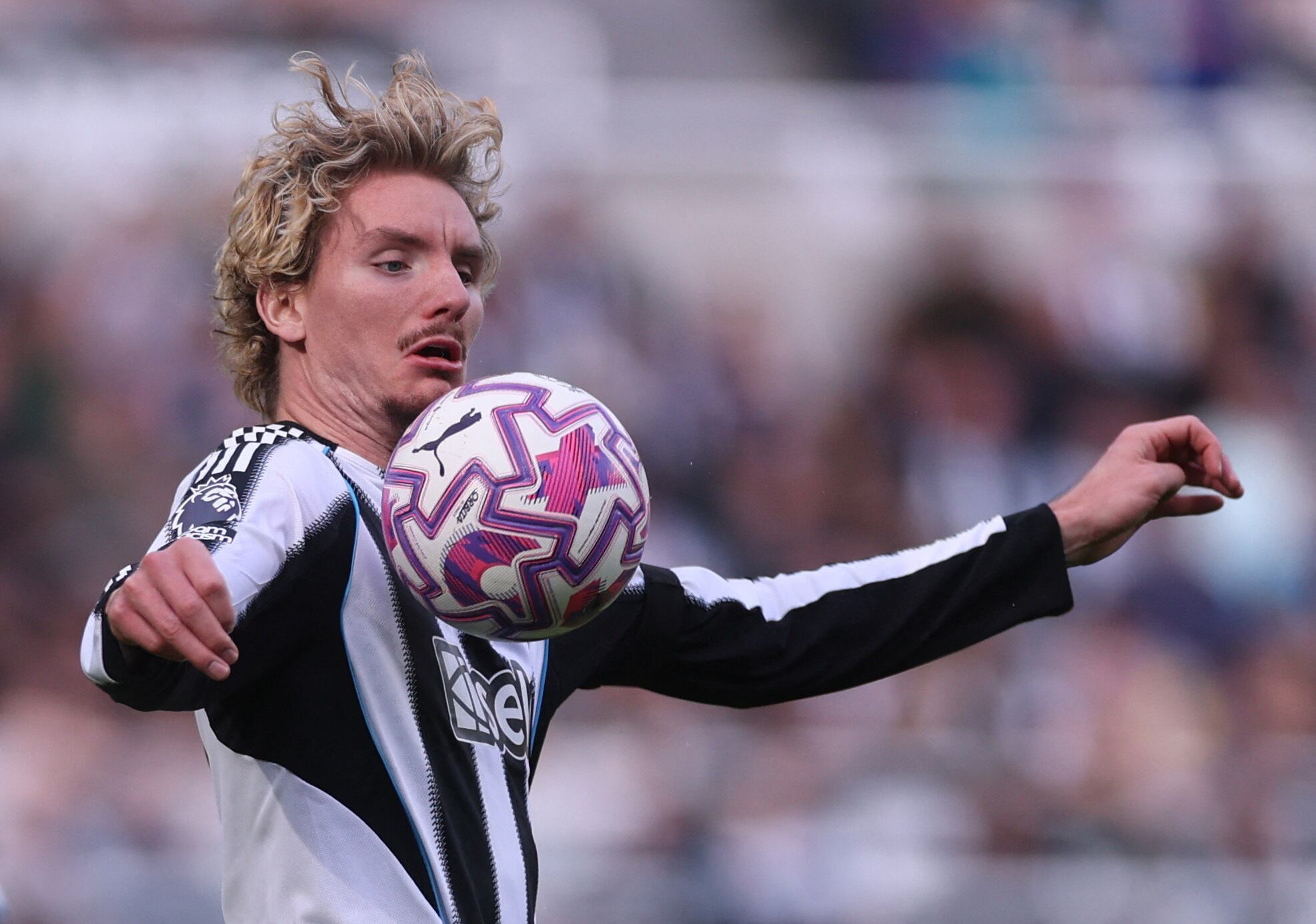 Newcastle vs Nottingham por la fecha 7 de la Premier League del 2025.