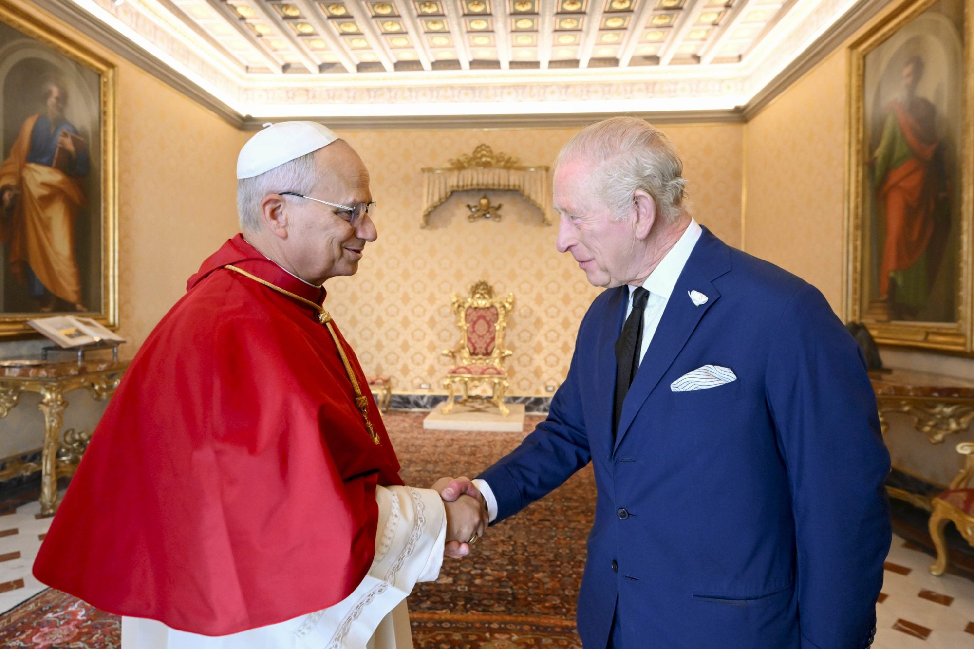 El rey Carlos III del Reino Unido se reúne con el papa León XIV en la Ciudad del Vaticano
